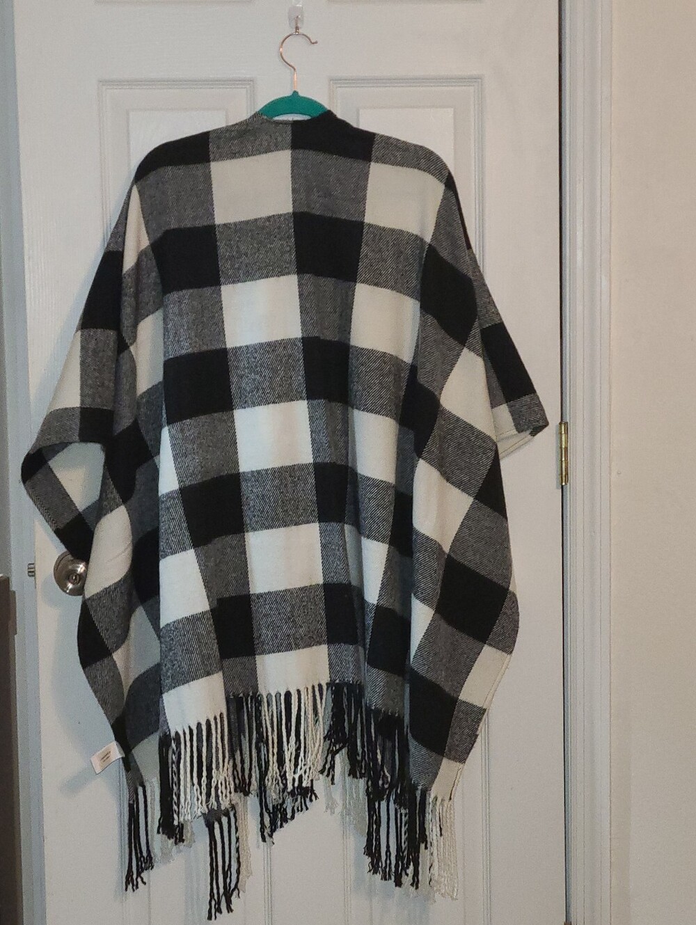 ANDRÉE BY UNIT Black and White Plaid Fringe Wrap/ Poncho - Picture 3 of 10